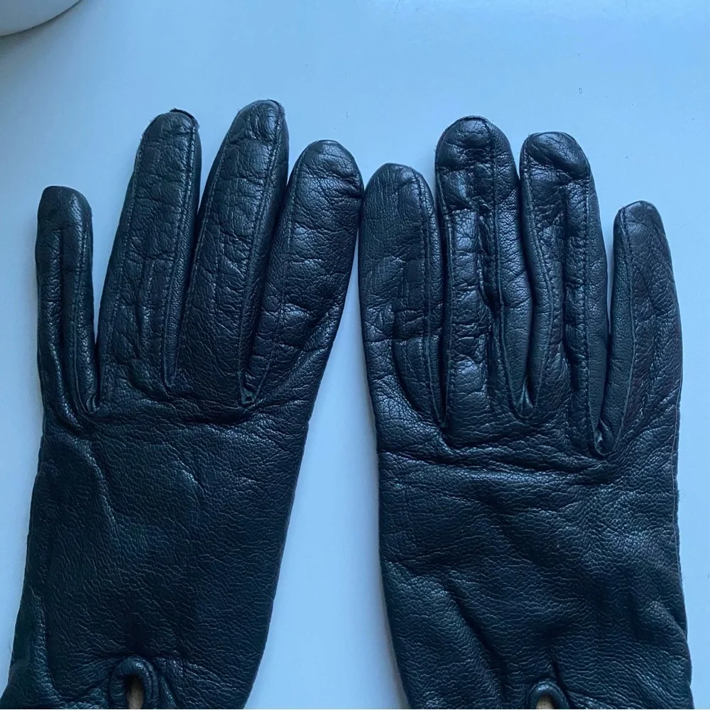 Women's Black Leather Gloves On a Velcro Size Small